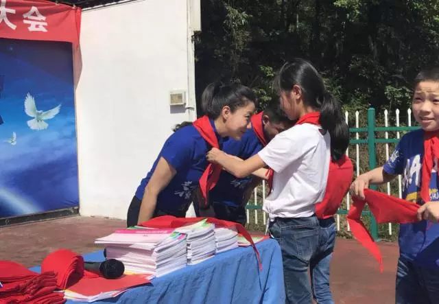 1528892594980322jx8Q.jpg 戴红领巾.jpg